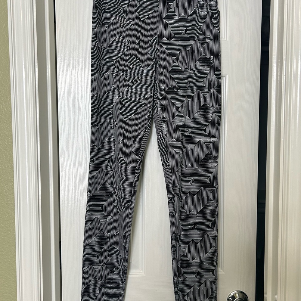 CLARA SUNWOO Black and White Maze Leggings